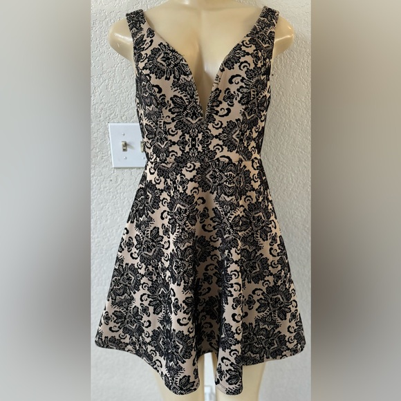 💫 Bailey Blue fit flare classy night out party dress midi - Picture 1 of 3
